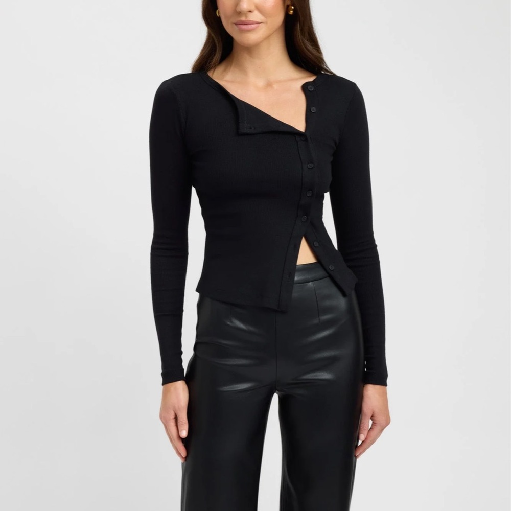KOOKAIBlack Asymmetrical Button-Up Top